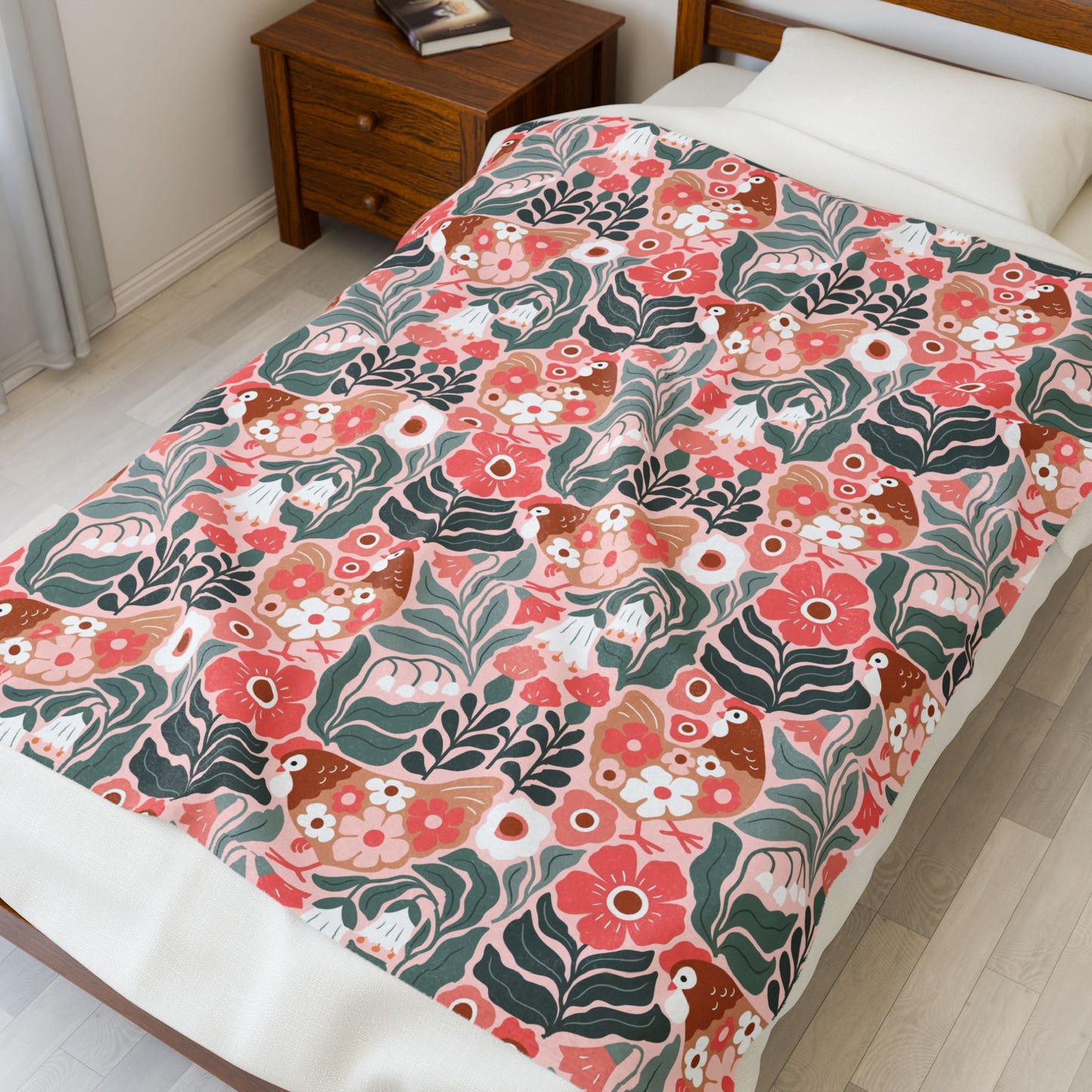 Chic Floral and Hen patterned Velveteen Plush Blanket - Cozy Throw for Home Decor