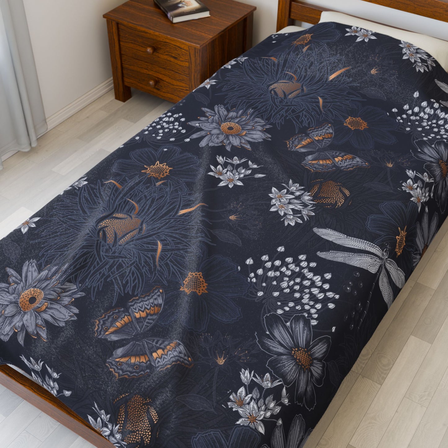 Floral Velveteen Plush Blanket, Cozy Throw for Home Décor, Perfect Gift for Weddings, Birthdays, or Baby Showers, Soft Blanket