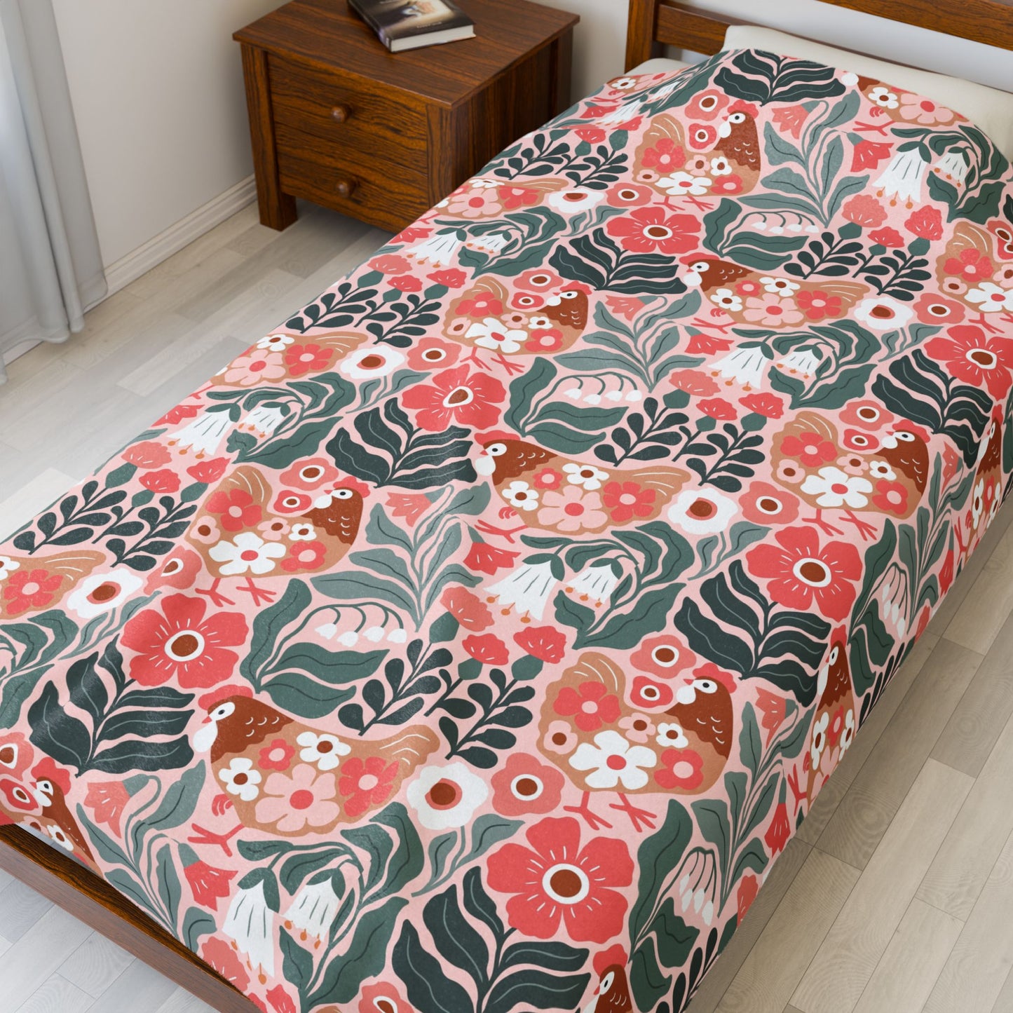 Chic Floral and Hen patterned Velveteen Plush Blanket - Cozy Throw for Home Decor