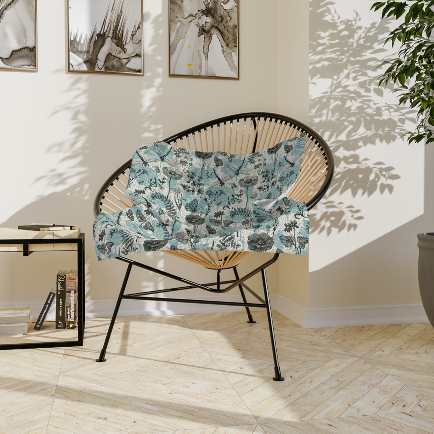 Floral Microfiber Blanket, Cozy Home Decor, Travel Throw, Gift for Nature Lovers, Soft Blanket for All Seasons, Elegant Indoor Styling